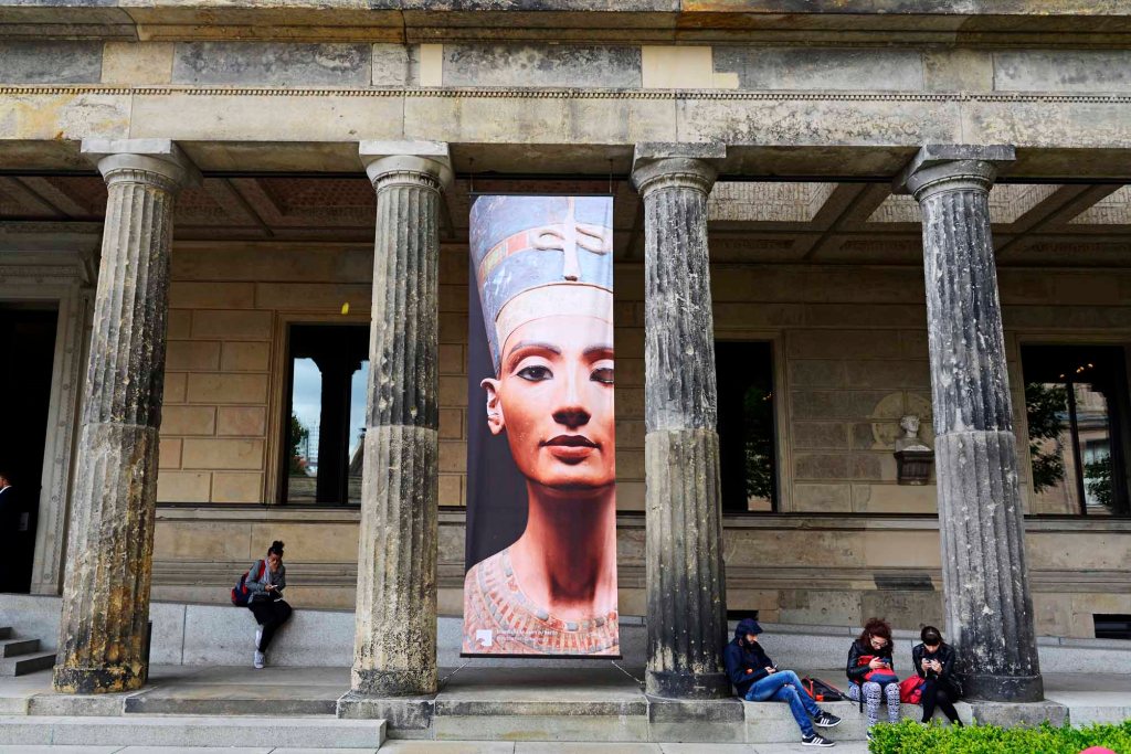 (E) La reina Nefertiti, en Berlín