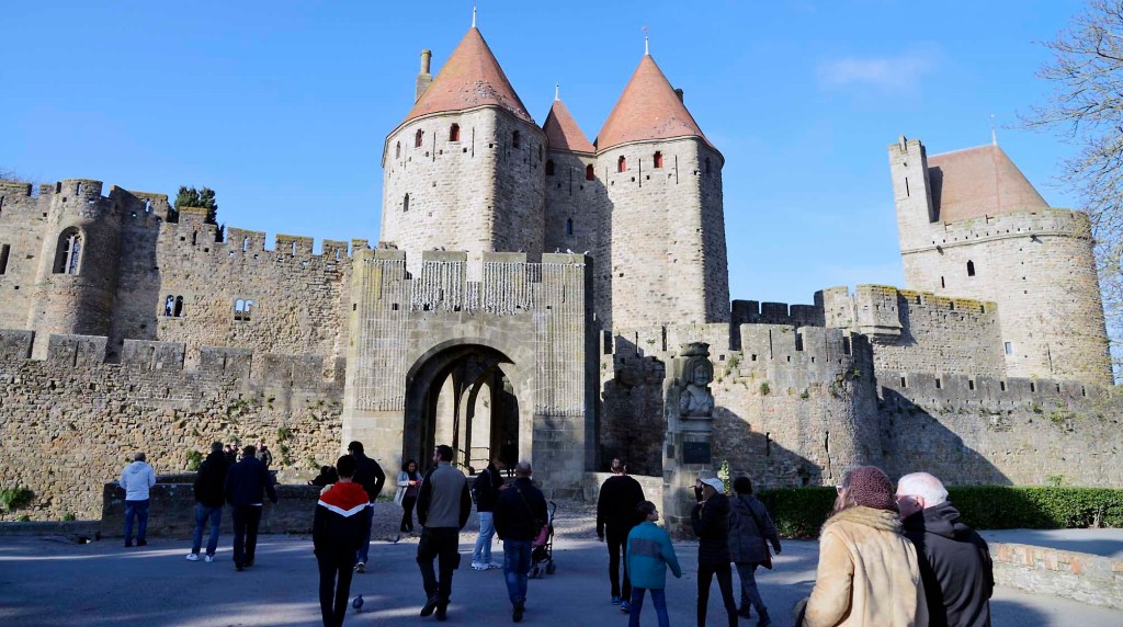 (E) La ciudadela medieval de Carcassone, entre las mejor conservadas del mundo