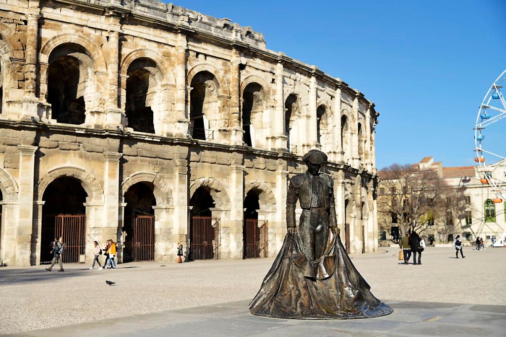 (E) Nimes cuenta con el anfiteatro romano mejor conservado del Mundo Antiguo