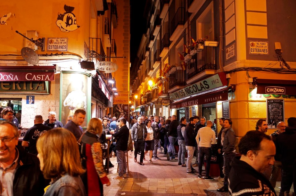 (L) En el ‘Tubo’ de Zaragoza: mucha historia, mucho tapeo y mucha ‘vidilla’