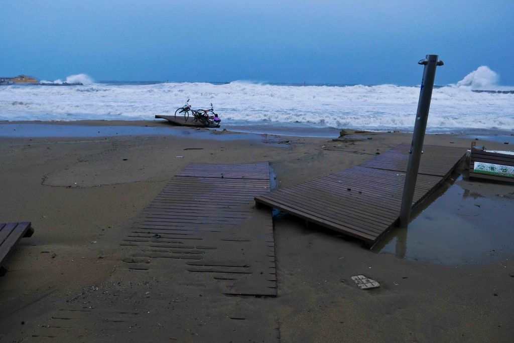 (L+) La borrasca «Gloria» llega y sacude a&nbsp;Barcelona