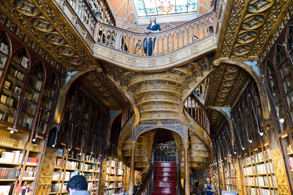 (L) En Oporto, una de las librerías más bonitas de Europa y, posiblemente, del&nbsp;mundo