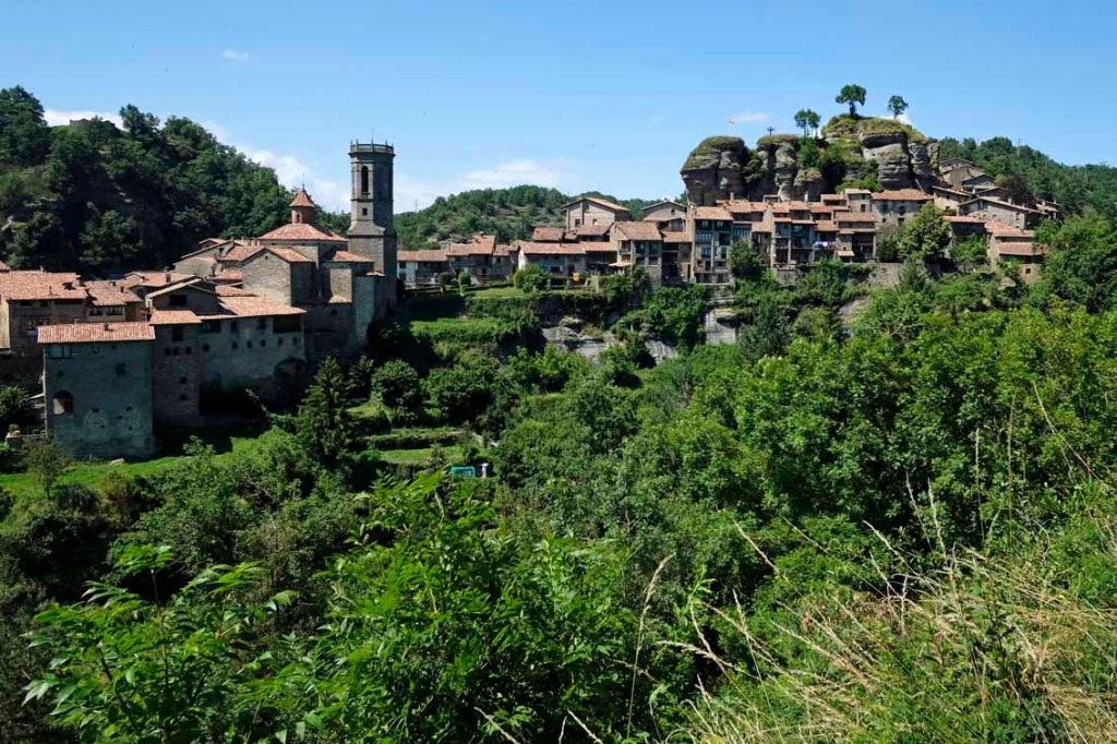 (L) Rupit: uno de los pueblos más bonitos de Catalunya, con origen en un castillo y una&nbsp;roca