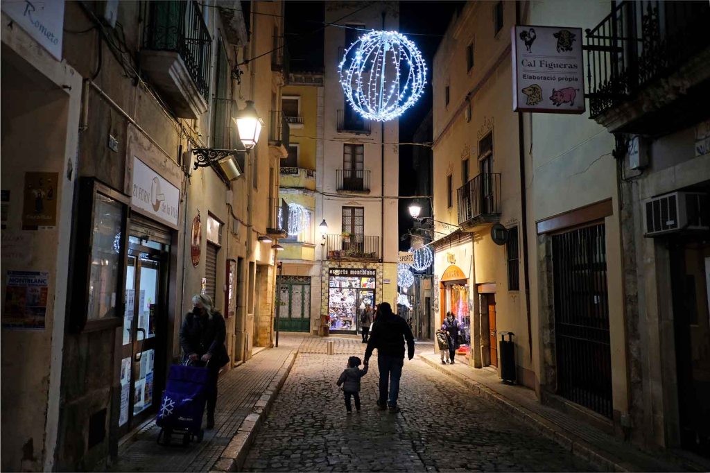 (L) Montblanc, ciudad amurallada de gran pasado medieval y relacionada con la leyenda de Sant&nbsp;Jordi