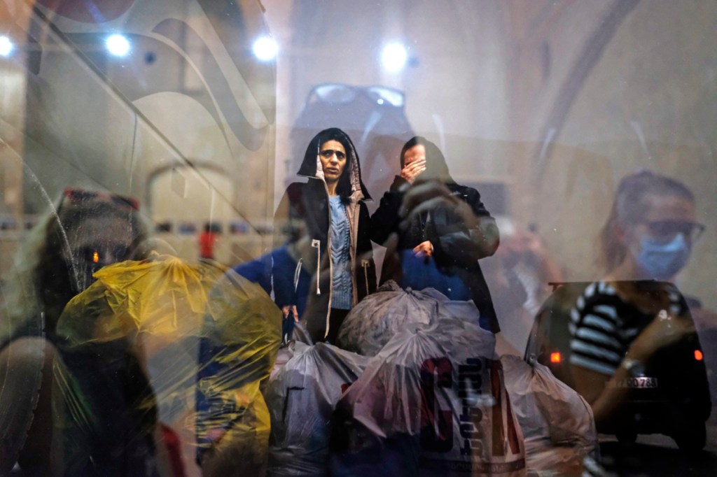 (L) Visa pour l’Image’21 y «The&nbsp;Ameriguns»