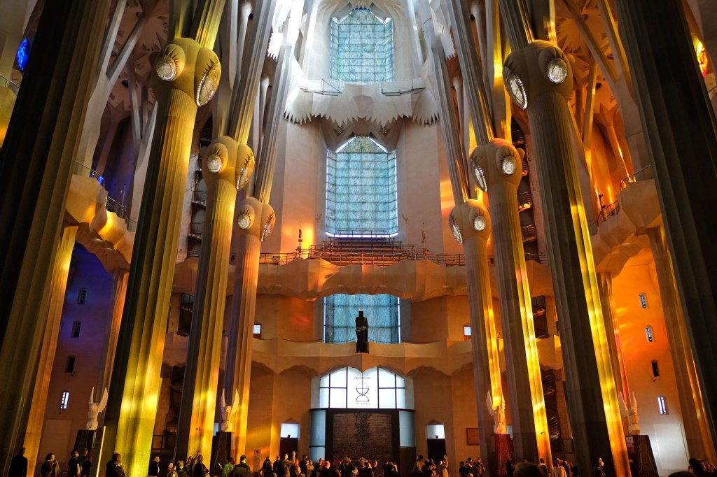 (L) La Sagrada Familia, con todo merecimiento, entre los mayores monumentos del&nbsp;mundo