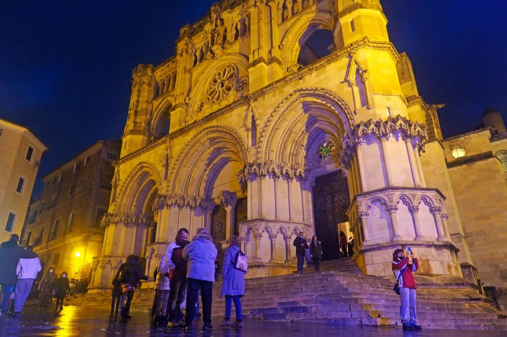 (L) Cuenca y su impresionante&nbsp;catedral