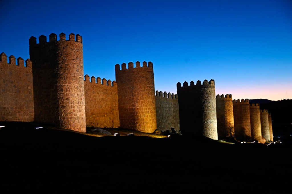 (L) Ávila y la gran&nbsp;muralla