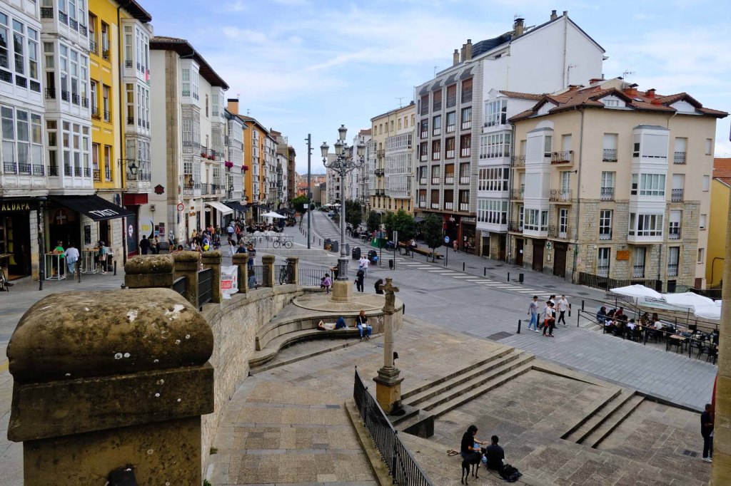 (L) Vitoria-Gasteiz y su catedral, grandes inspiraciones para la saga de «Los Pilares de la&nbsp;Tierra»