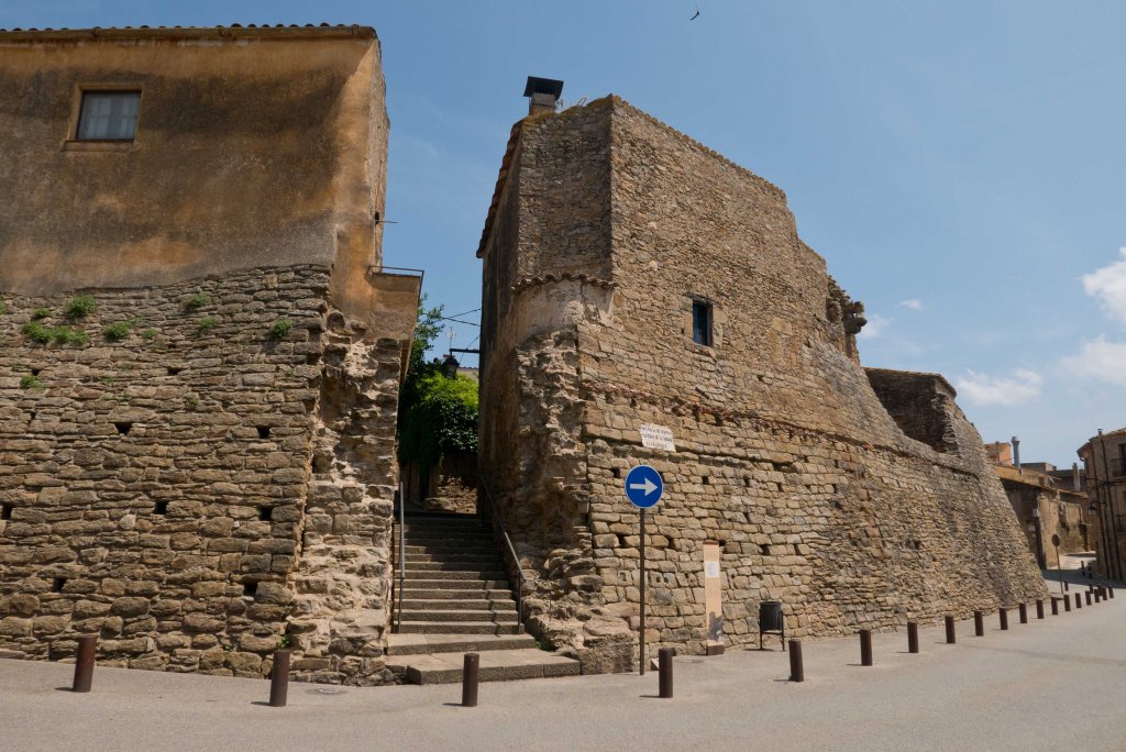 (L) Ullastret, una pequeña joya del Empordà con el mayor poblado íbero de Catalunya