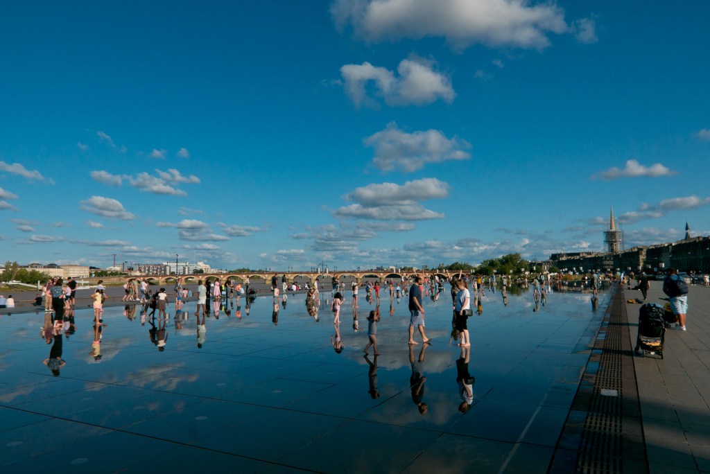 (T)Burdeos y su espectacular «mirador de agua», la Torre Calhau y la «Ciudad del Vino»